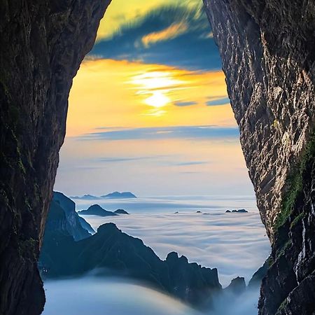 Patio Spring Holiday Inn -- Free Round Trip Pick-Up Service --Panoramic View Of Tianmen Mount Zhangjiajie Exterior photo