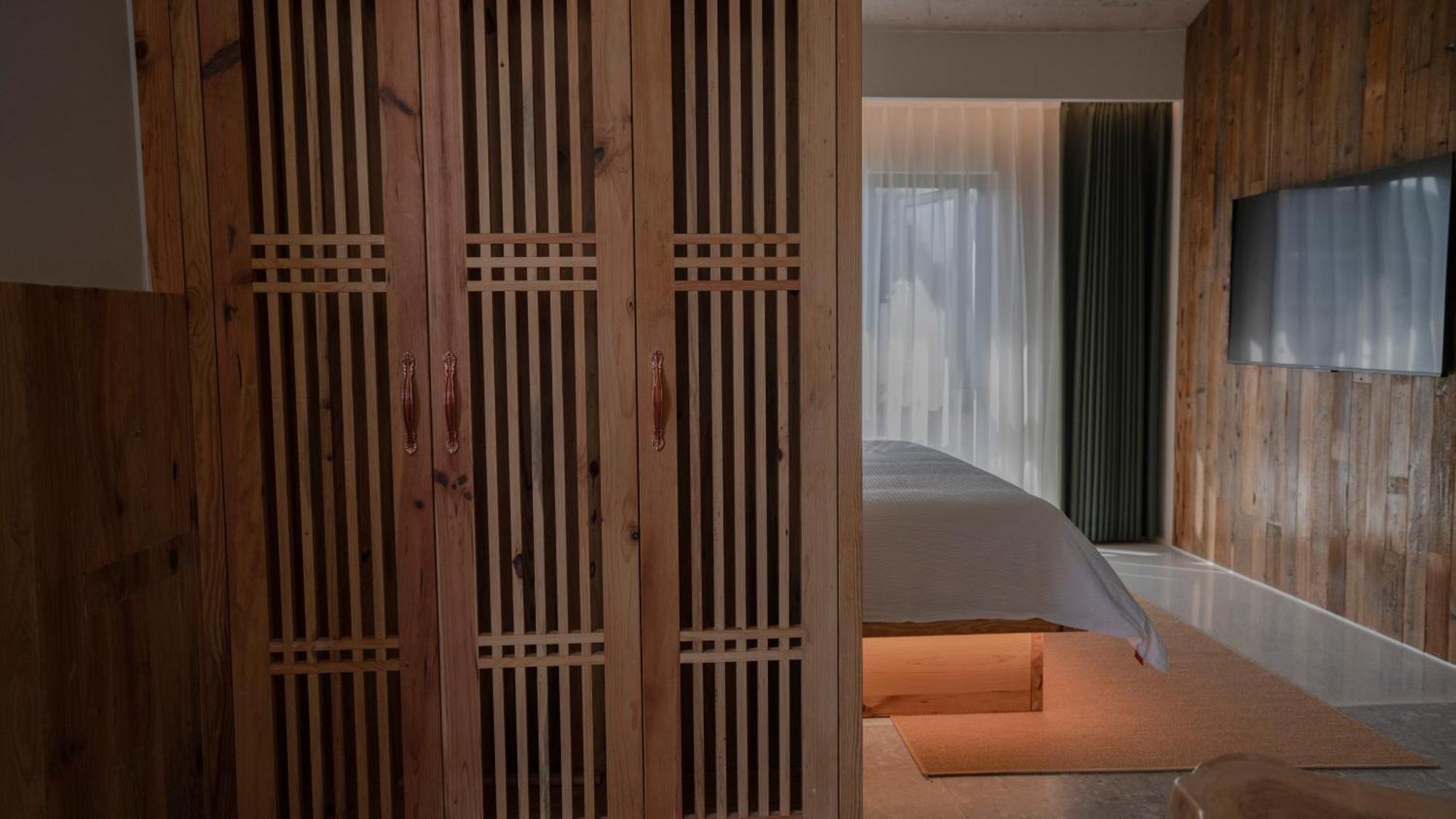 Patio Spring Holiday Inn -- Free Round Trip Pick-Up Service --Panoramic View Of Tianmen Mount Zhangjiajie Exterior photo