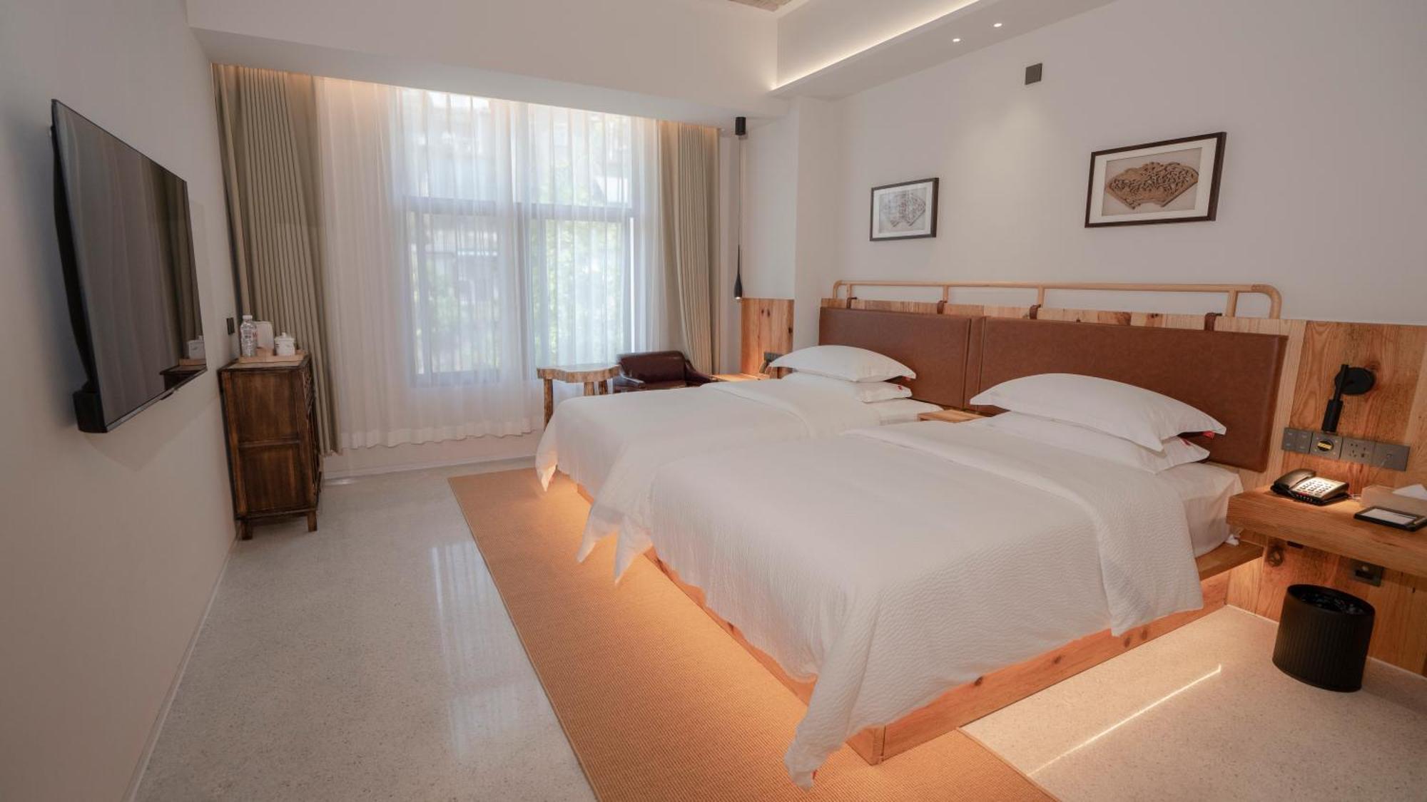 Patio Spring Holiday Inn -- Free Round Trip Pick-Up Service --Panoramic View Of Tianmen Mount Zhangjiajie Exterior photo