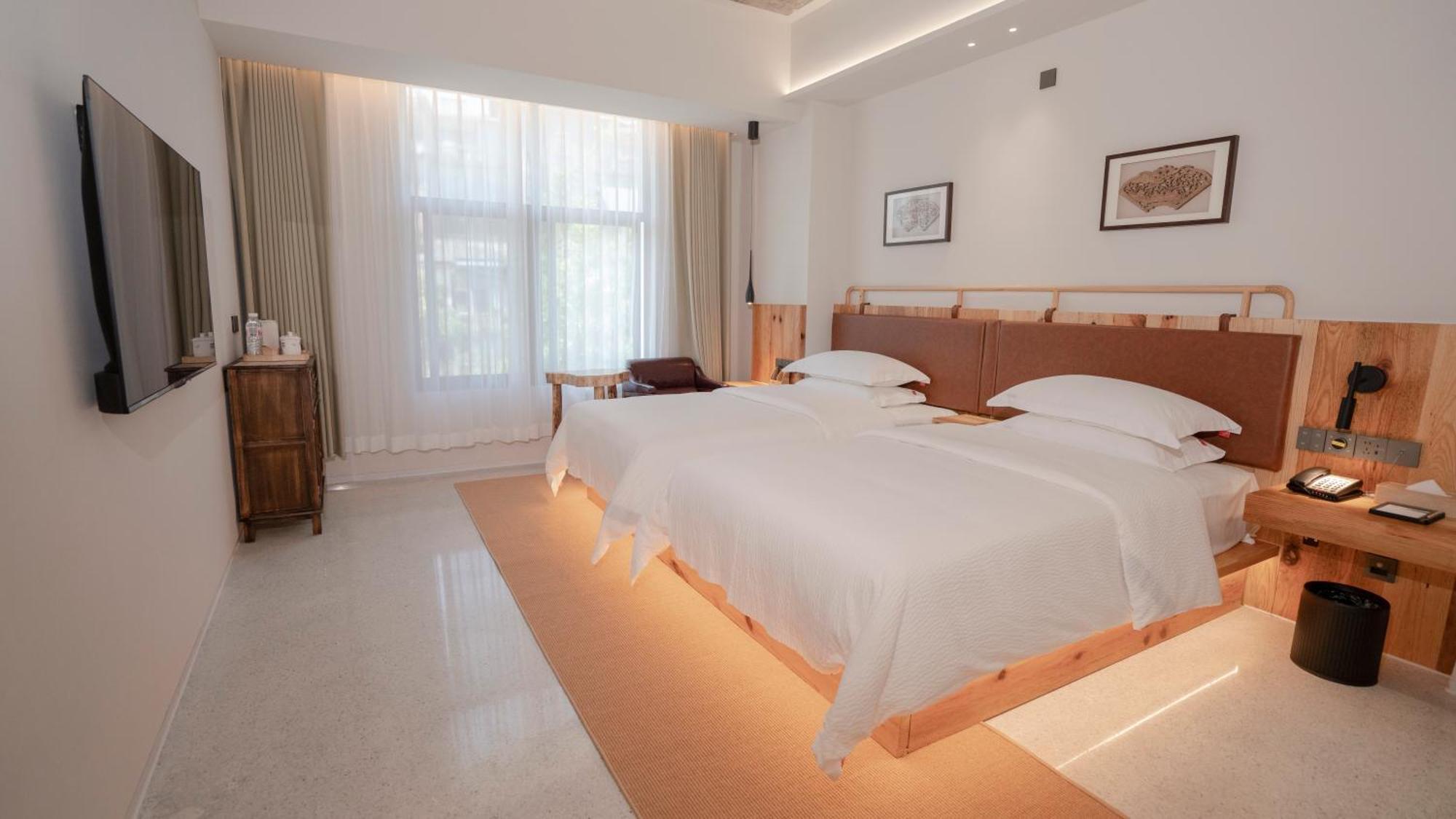 Patio Spring Holiday Inn -- Free Round Trip Pick-Up Service --Panoramic View Of Tianmen Mount Zhangjiajie Exterior photo