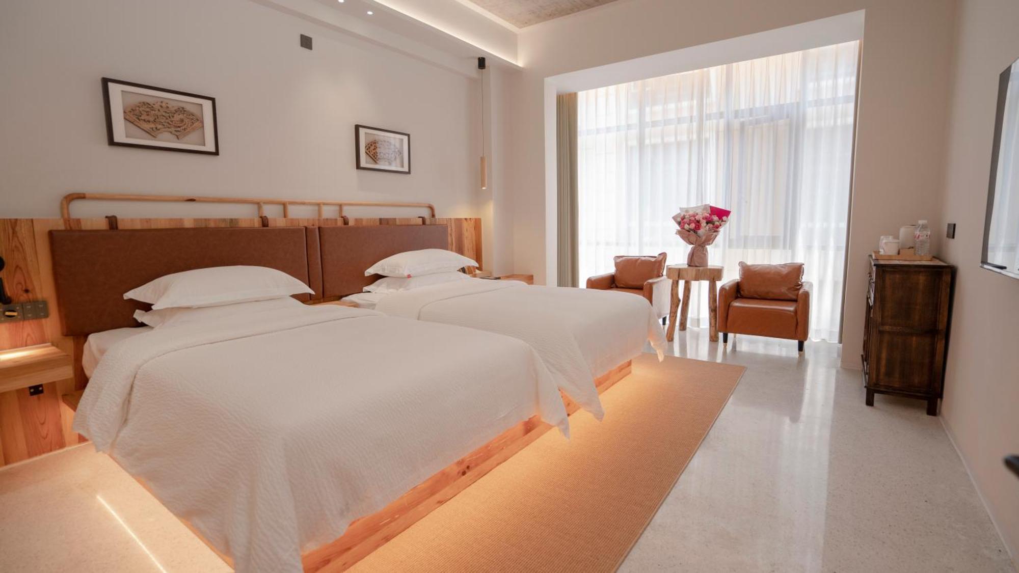 Patio Spring Holiday Inn -- Free Round Trip Pick-Up Service --Panoramic View Of Tianmen Mount Zhangjiajie Exterior photo