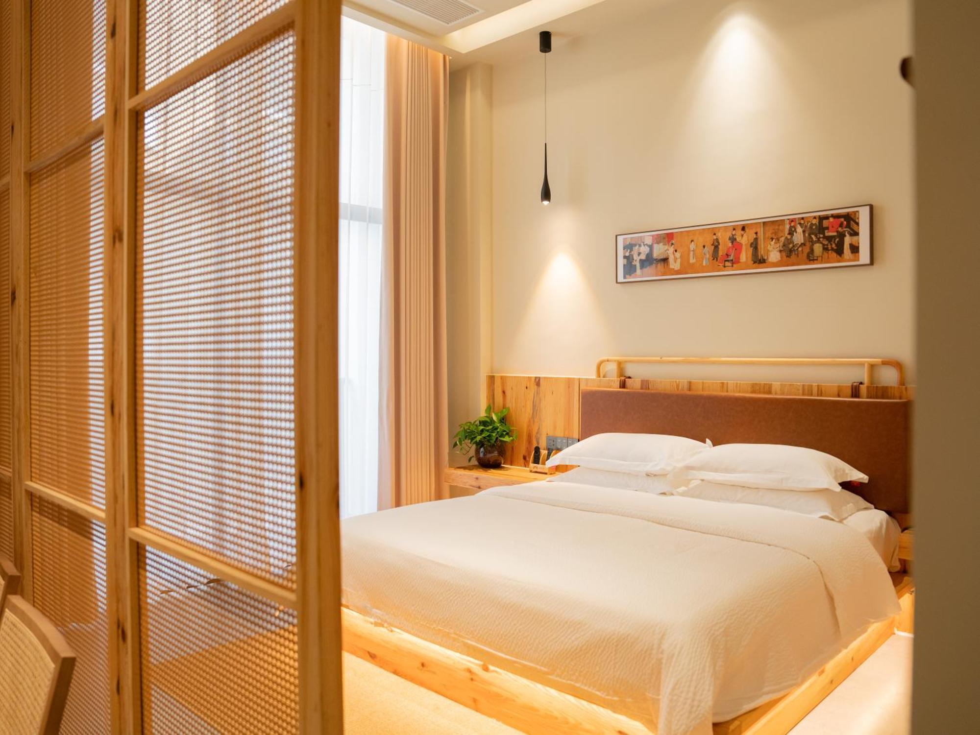 Patio Spring Holiday Inn -- Free Round Trip Pick-Up Service --Panoramic View Of Tianmen Mount Zhangjiajie Exterior photo