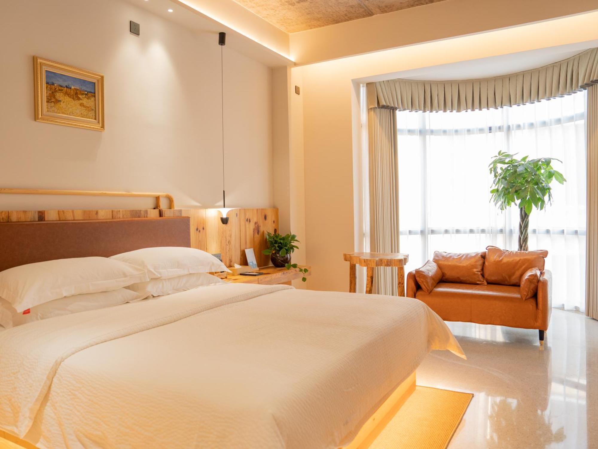 Patio Spring Holiday Inn -- Free Round Trip Pick-Up Service --Panoramic View Of Tianmen Mount Zhangjiajie Exterior photo