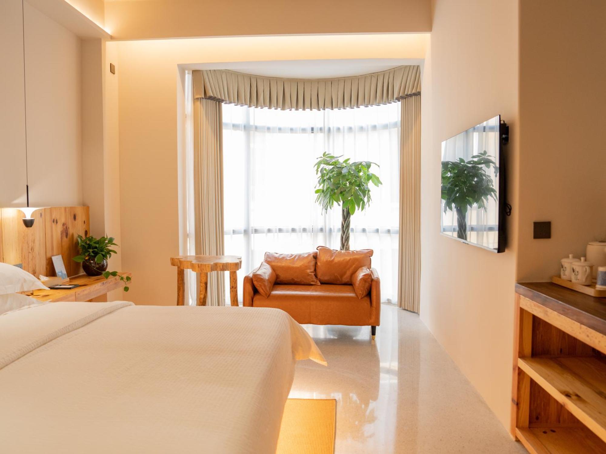 Patio Spring Holiday Inn -- Free Round Trip Pick-Up Service --Panoramic View Of Tianmen Mount Zhangjiajie Exterior photo